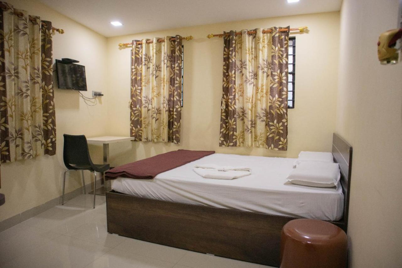 Shri Vasant Lodge Hubli Bagian luar foto
