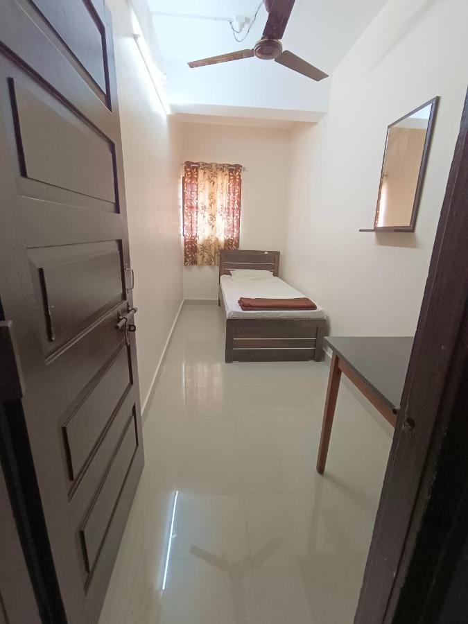 Shri Vasant Lodge Hubli Bagian luar foto